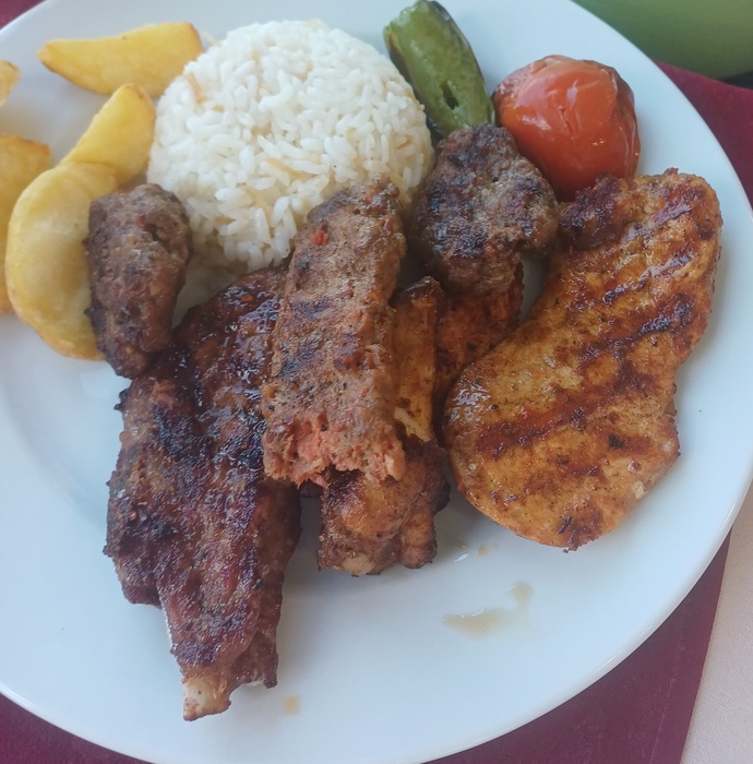 Senin favori yemeğin ne, en çok hangi yemeği yemeyi seviyorsun?