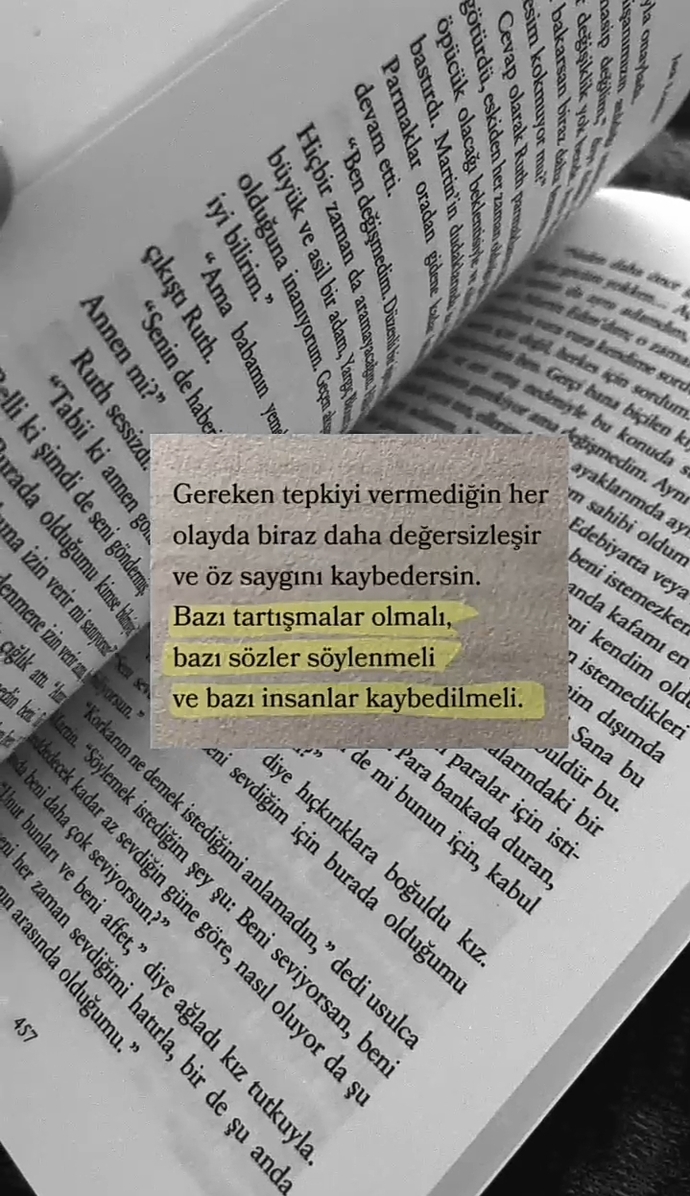 Okuduğunuz kitaplarda cümlelerin altını çizenlerden misiniz yoksa gizemli takılanlardan mı?