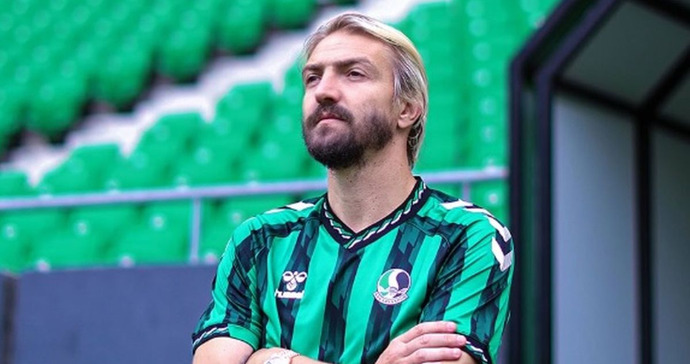 Caner Erkin futbolu bıraktı! Sizce Caner Erkin iyi bir futbolcu muydu?