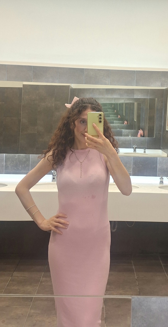29 yaşından sonra pembe giyinmek çocukça mı, sizce nasıl duruyor?