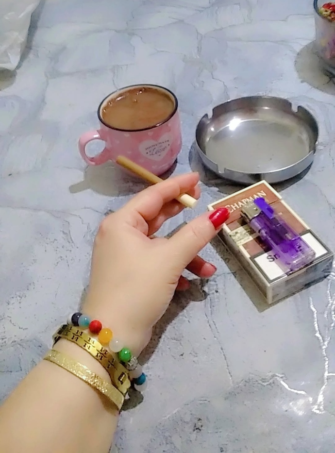 Küllükler boş mu, bugün mutluluk için mi efkar için mi izmaritler söndü?