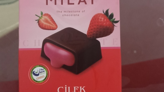 Çilekli çikolatalı tatlı önerisi arıyorum, favori markanız ya da tarifiniz ne?