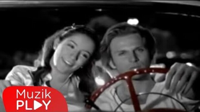 Git dese gidermisin? Şarkı bırakıp gidiyorum İyi akşamlar iyi tatiller💿 ?