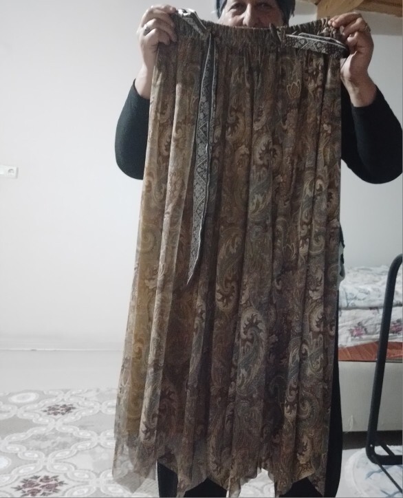Bu etek ustune ne giyilir, tesetturlu kombin nasil yapilir?