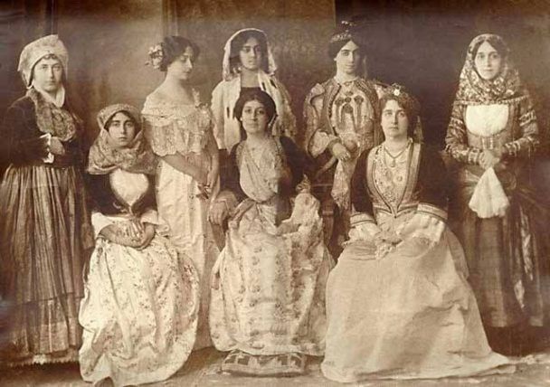 Osmanlı’nın kurulmasında payı olduğu söylenen, Osmanlının savaşçı kadın askerleri, dünyada kurulan ilk kadın örgütünün adı nedir?