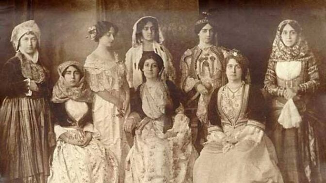 Osmanlı’nın kurulmasında payı olduğu söylenen, Osmanlı'nın savaşçı kadın askerleri, dünyada kurulan ilk kadın örgütünün adı nedir?
