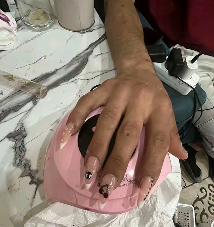 Musteri bulamayınca kocama protez tırnak yaptım?