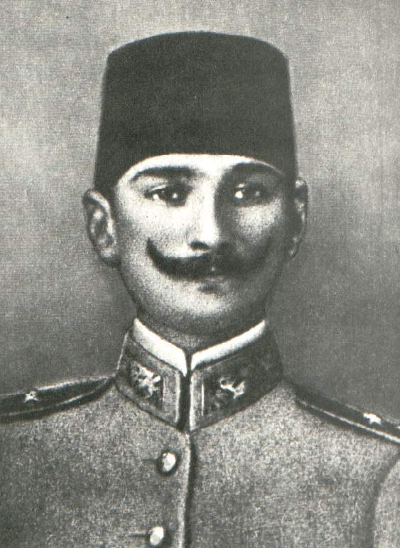 Rus imparatorluğu Romanov Hanedanının soyunu kurutan Bolşevikler gibi, Atatürk neden Osmanlı Hanedanının soyunu kurutmamıştır?