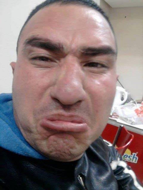Flörte üç yıllık ilişkim vardı bitti dedim ağır hasarlı mı görüyor?