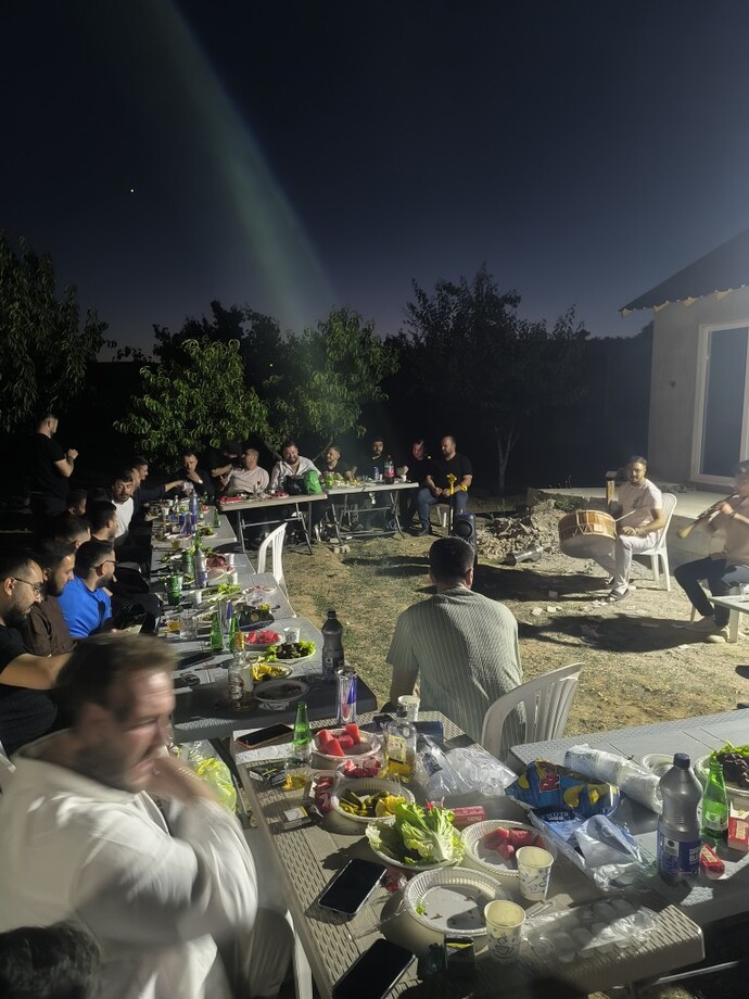 Dostlarla şöyle bir alemden sonra dert tasa kalır mı insanda 😂?