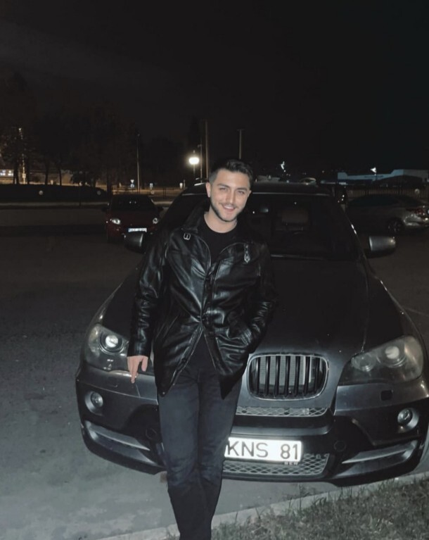 Allah kahretsin çok mu yakışıklıyım?
