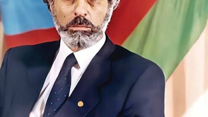 Ebulfez Elçibeyi tanıyan var mı?