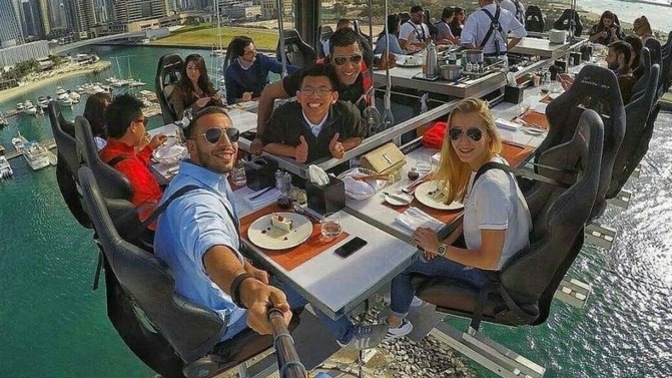 Burada yemek yiyebilir misin?