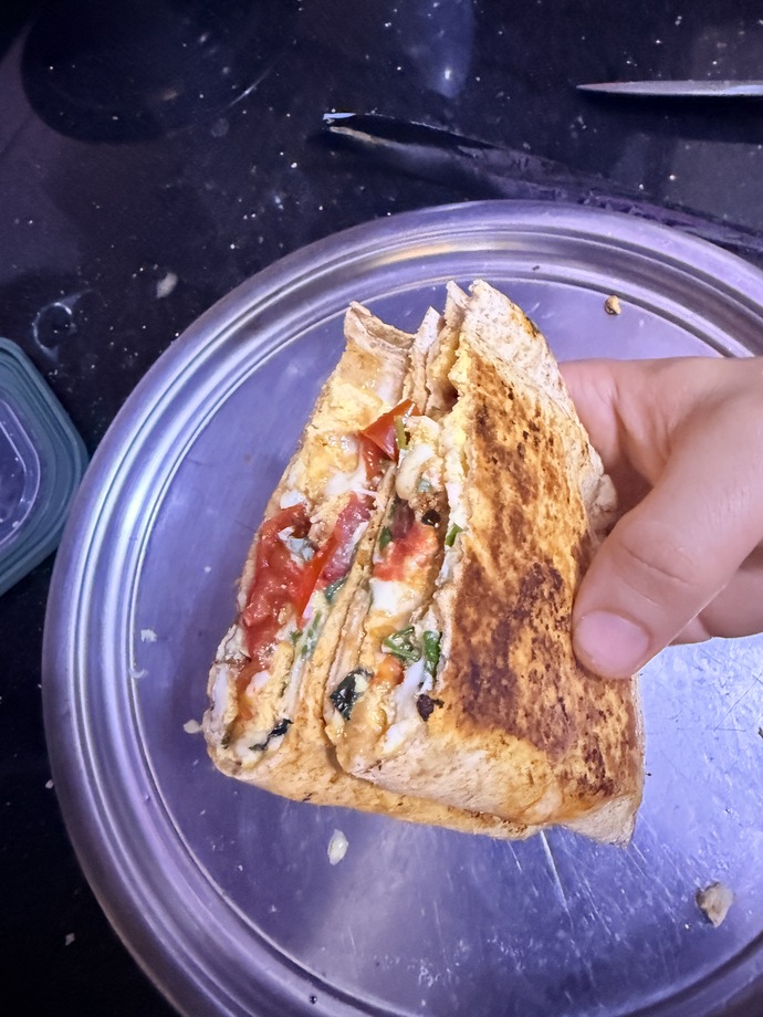 Tavada lavaşlı omletli tost yaptım nasıl olmus?