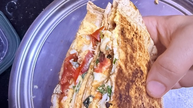 Tavada lavaşlı omletli tost yaptım nasıl olmus?