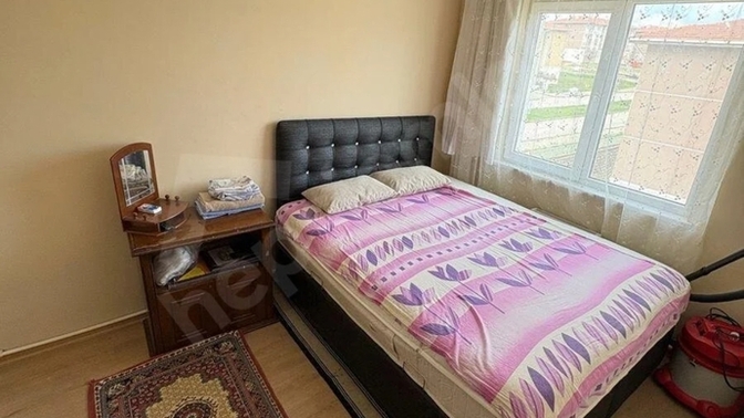 1 milyon TL ile  Ankara  Sincan Hürriyet Mahallesi’nden bu evi almak mantıklı mı, yaşanır mı?