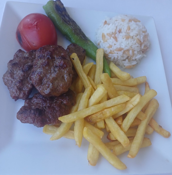 En sevdiğin köfte hangisi, anne köftesi mi dışarıdan İnegöl mü Islama mı?
