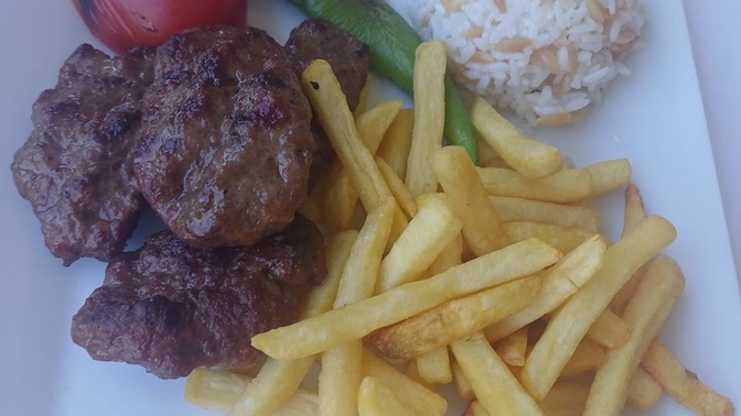 En sevdiğin köfte hangisi, anne köftesi mi dışarıdan İnegöl mü Islama mı?