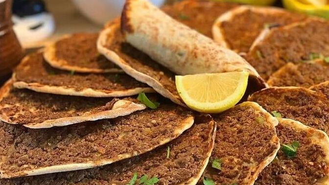 Lahmacun sever misin, olsa en fazla kaç tane yersin?