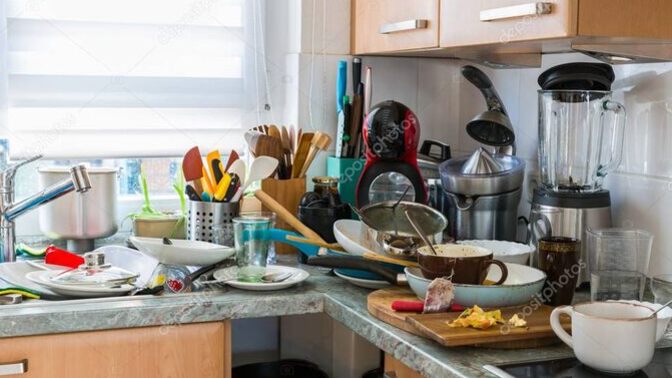 Bir kadının evi dağınıksa o kadının evinde kalmak, yemek yemek ister miydiniz?