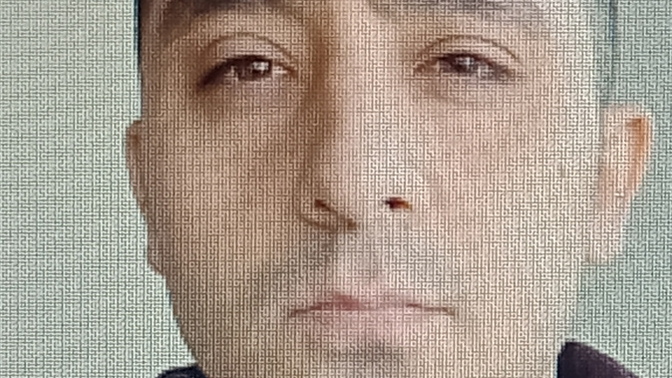 Kızlar, bu adam size göre yakışıklı mı ve fotoğraftaki kişiyle neden farklı duruyor?