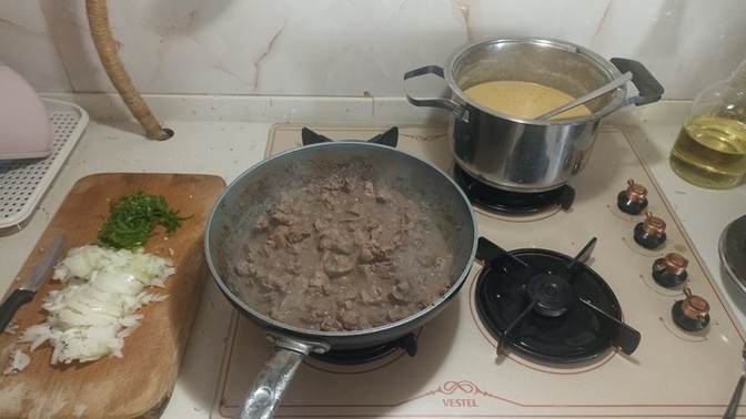 Sizde akşam yemeğini kim yapıyor, evde yemekleri genelde kim üstleniyor?