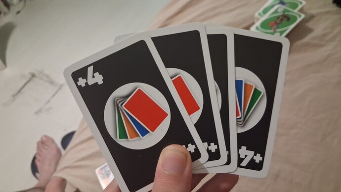 Uno +4 kartı ile duo +4 kartları ay anda kullana bilirmiyiz?