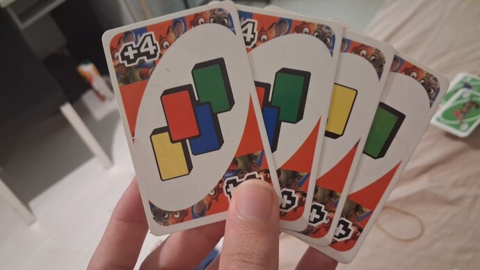 Uno +4 kartı ile duo +4 kartları ay anda kullana bilirmiyiz?