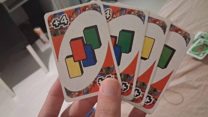 Uno +4 kartı ile duo +4 kartları ay anda kullana bilirmiyiz?