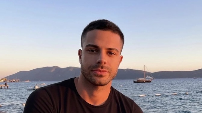 Kızlar, Bu ikiiliiden hangisi daha yakışıklı?