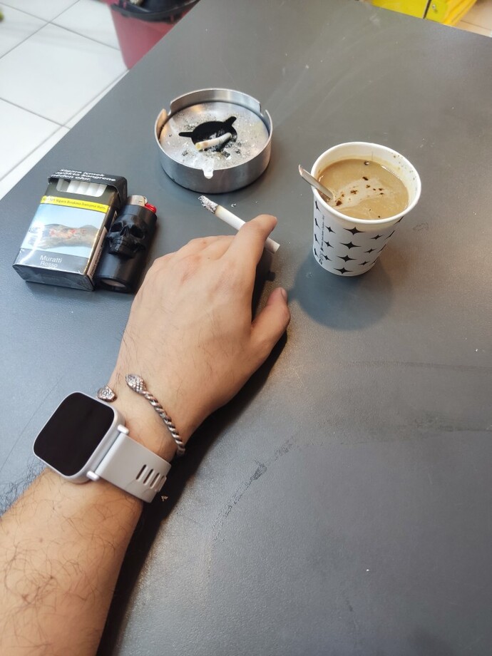 Pazar gününe çalışarak girenlere selam olsun, size kahve ısmalar mıydım söyleyeyim mi?