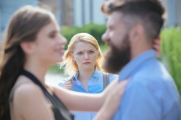 Sitedeki bazı kadınlar ciddili dedikodocu tamam ama bazı erkekler neden böyle?