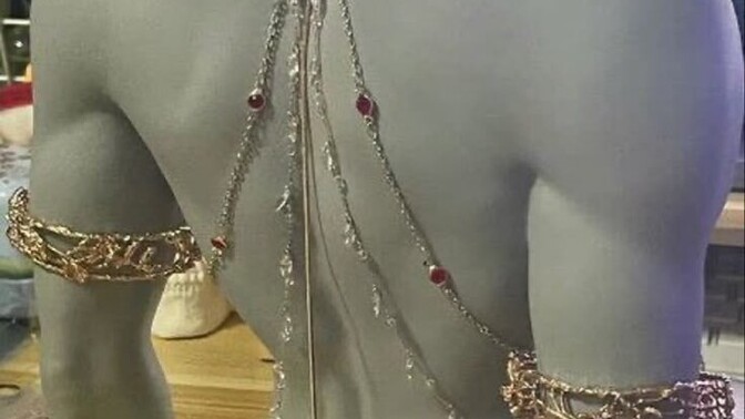 Kız arkadaşınız böyle bir şey giymenizi istese giyer miydiniz?