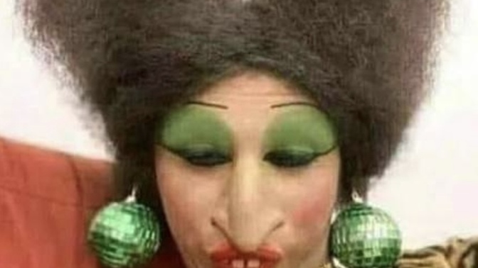 Kendini fazla beğenen insanlar sizce neden böyle ve onlara nasıl yaklaşmalı?