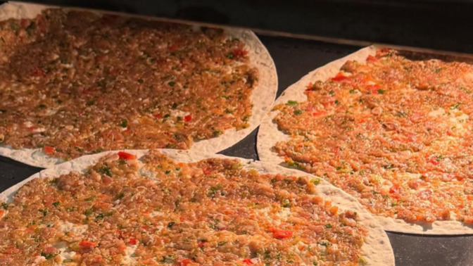 Lahmacun yaptım. Yer miyiz?