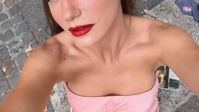 Seranay Sarıkaya çok güzel bir kadın değil mi?
