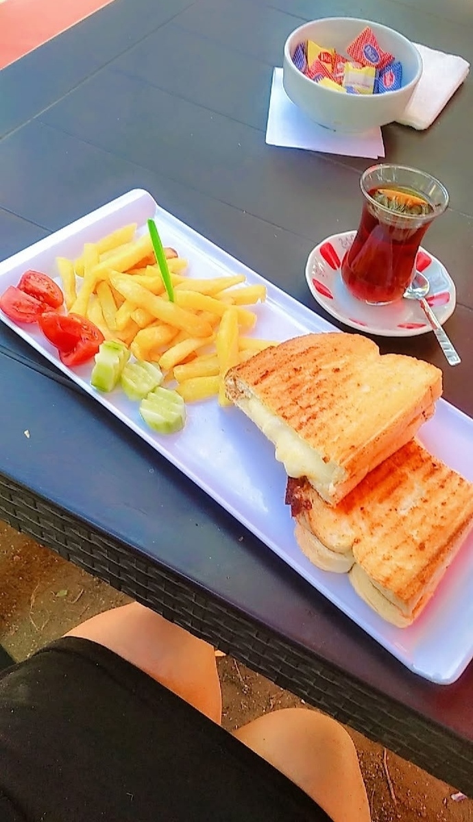 Yağlı bir tost mu yoksa kaliteli bir dost mu hangisini tercih edersiniz 😊?
