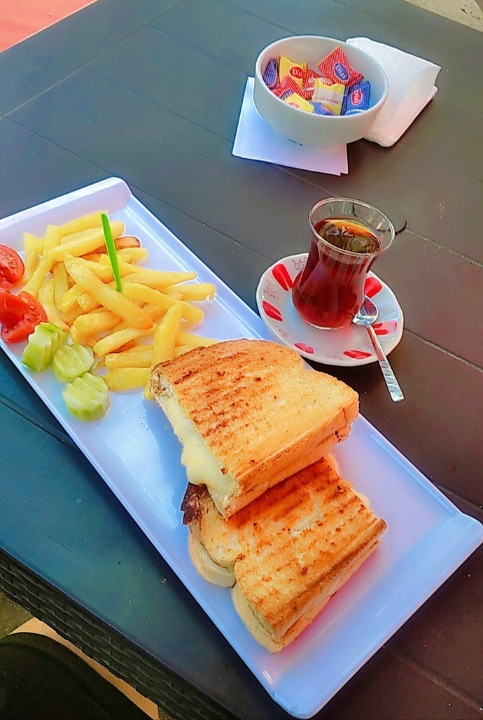 Yağlı bir tost mu yoksa kaliteli bir dost mu hangisini tercih edersiniz 😊?