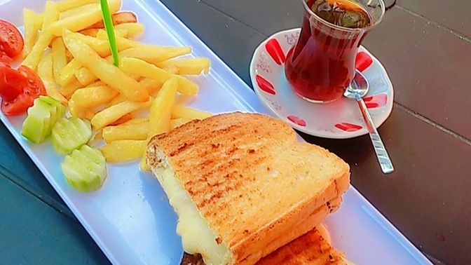 Yağlı bir tost mu yoksa kaliteli bir dost mu hangisini tercih edersiniz 😊?