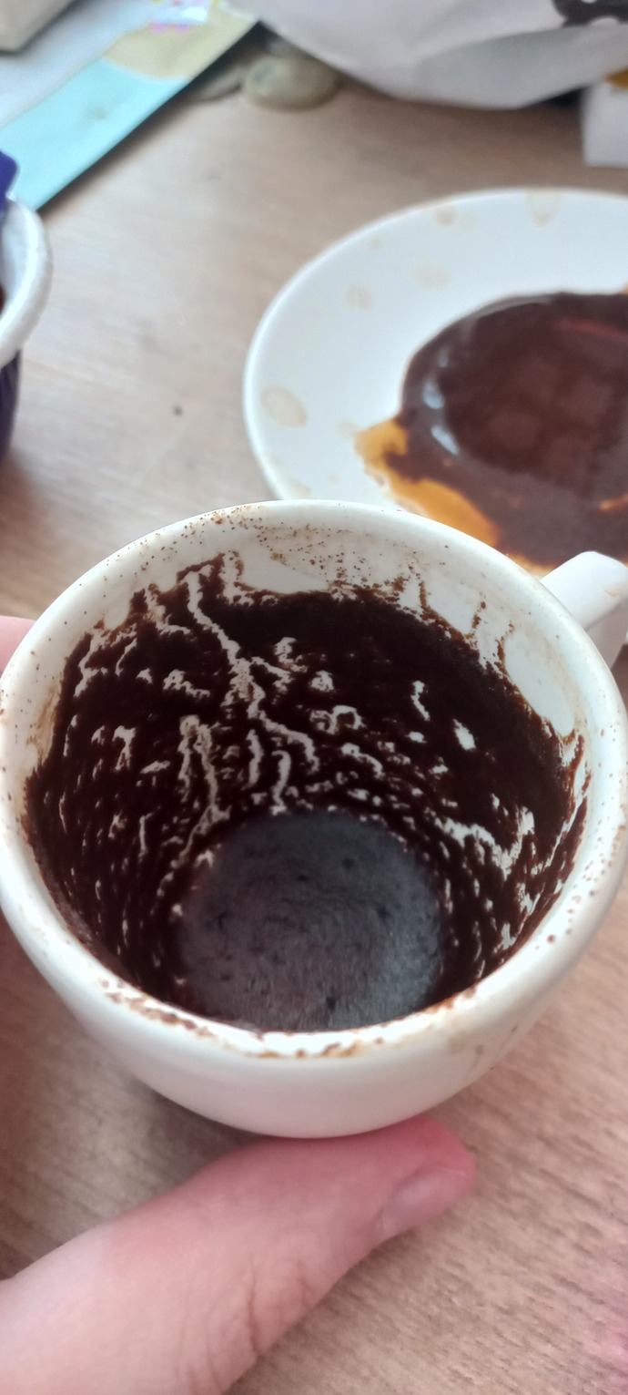 Bana fal bakabilcek var mi? ne cikmis kahvemde?