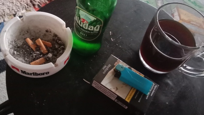 Yaz sıcağında sıcak kahve içmeye devam ediyor musunuz yoksa soğuğa mı dönüyorsunuz?
