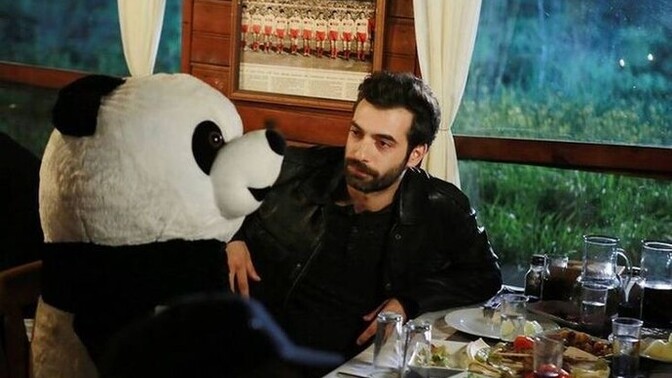 İnsan nedensiz de sevebilir mi?