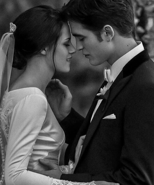 Vampir günlükleri! Edward ve Bella aşkı gerçek miydi?
