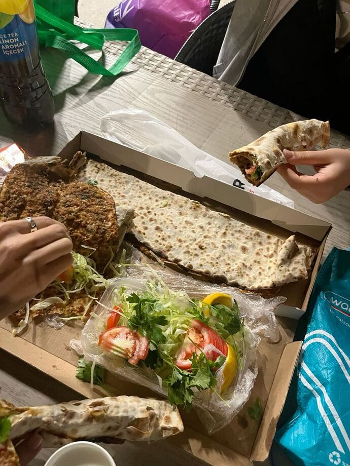 Bir oturuşta kaç lahmacun yemek normal sayılır, ben mi abartıyorum?