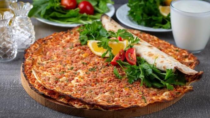 Lahmacunun yanına ayran mı kola mı yakışır?