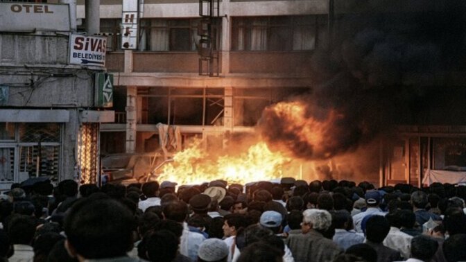 Madımak katliamında 2 Temmuz 1993’te gerçekte ne yaşandı, bilinenler ve perde arkası neler?