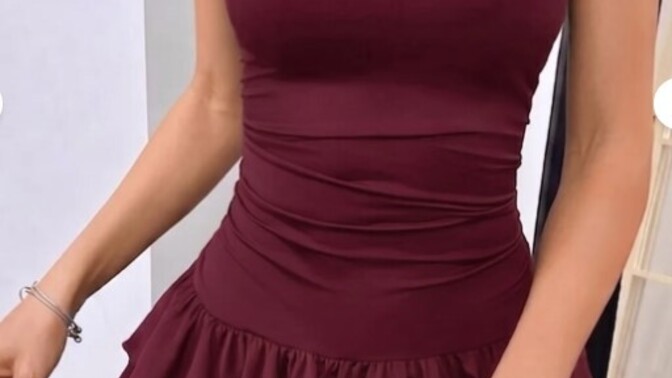 Bu iki elbise arasında kaldım, sizce hangisi?