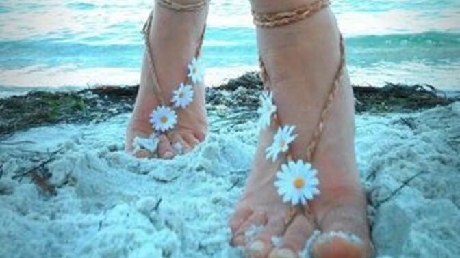 Plajda kumlara çıplak ayak basmak size de huzur veriyor mu?