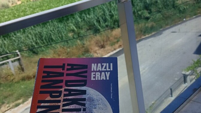 Şu an hangi kitabı okuyorsunuz, okuma deneyiminiz nasıl gidiyor?