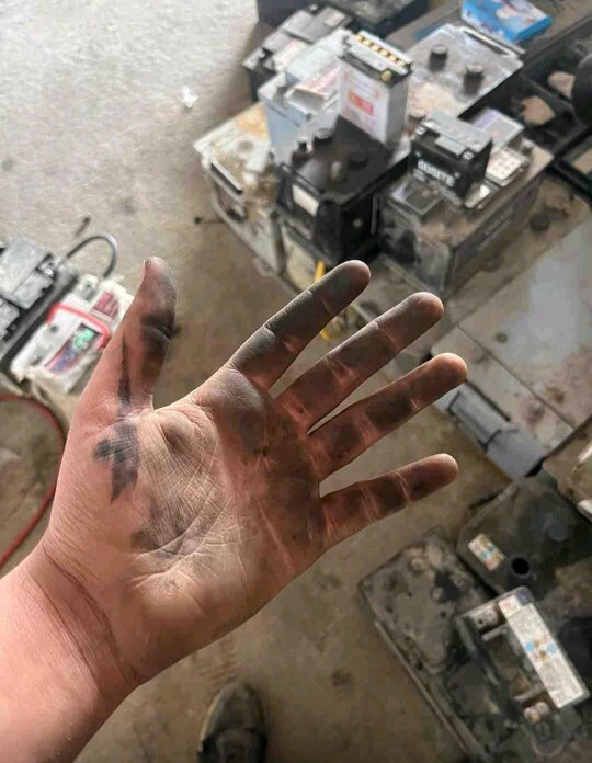 Bu kirli eli tutacak kız var mıdır?
